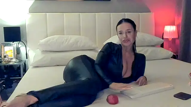 simonacavali online show from December 21, 2025, 7:54 pm