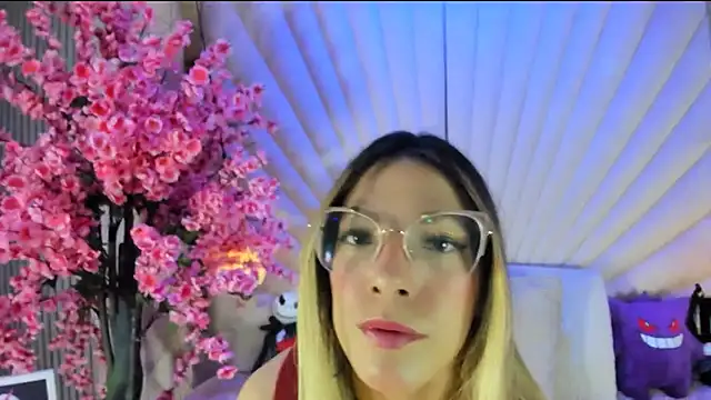 VesperVelvet online show from March 25, 2026, 4:40 am