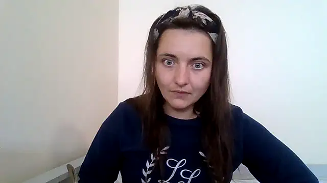 DInaraXRose online show from September 14, 2025, 11:42 am