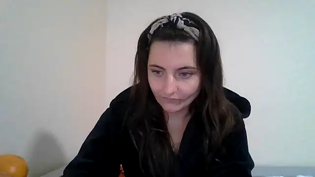 DInaraXRose online show from October 3, 2025, 10:34 am