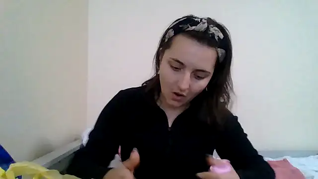 DInaraXRose online show from October 8, 2025, 3:42 pm