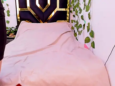 lucywhite13 online show from October 17, 2025, 3:14 pm