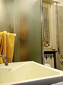 Snapshot of Io125 chatting on November 28, 2025, 5:04 pm Io125 online show from November 28, 2025, 5:04 pm