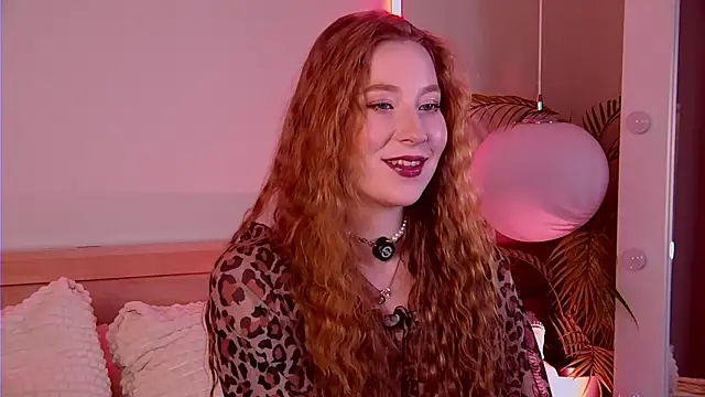 Snapshot of MiaEuphoria_ chatting on February 4, 2026, 4:07 am MiaEuphoria online show from February 4, 2026, 4:07 am