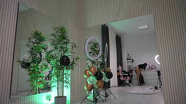 EmmaBlanco online show from November 4, 2025, 8:08 pm