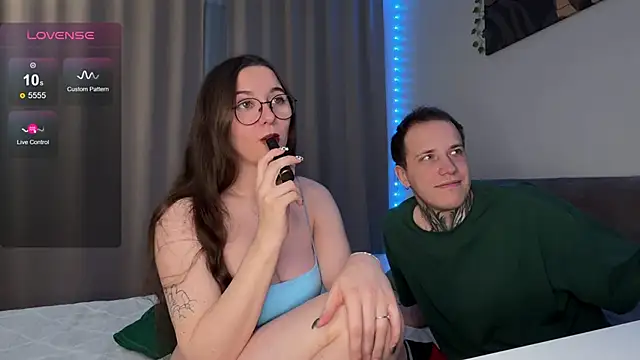 wwow meow online show from December 5, 2025, 2:14 pm