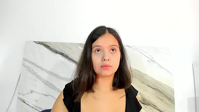 Snapshot of thamiina_ chatting on October 29, 2025, 7:04 pm thamiina online show from October 29, 2025, 7:04 pm