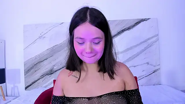 Snapshot of thamiina_ chatting on November 11, 2025, 7:03 pm thamiina online show from November 11, 2025, 7:03 pm