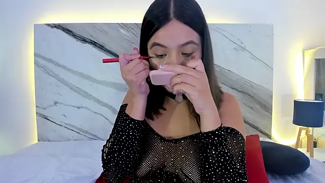 Snapshot of thamiina_ chatting on November 26, 2025, 7:04 pm thamiina online show from November 26, 2025, 7:04 pm