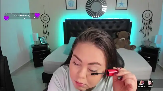 LolaVillalobos online show from September 19, 2025, 11:44 am