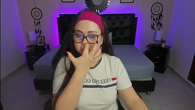 LolaVillalobos online show from September 26, 2025, 11:36 am