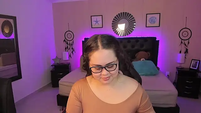 LolaVillalobos online show from February 14, 2026, 12:24 pm