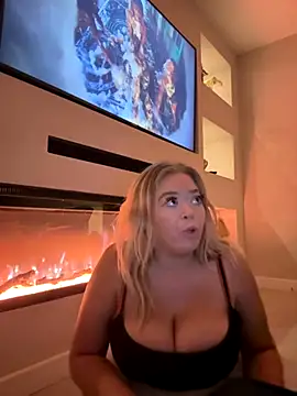 Snapshot of KaylaTrudi chatting on October 15, 2025, 8:31 pm KaylaTrudi online show from October 15, 2025, 8:31 pm