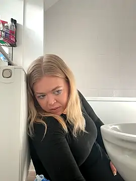 Snapshot of KaylaTrudi chatting on October 23, 2025, 9:41 am KaylaTrudi online show from October 23, 2025, 9:41 am