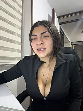 arieel  722 online show from November 9, 2025, 2:10 am