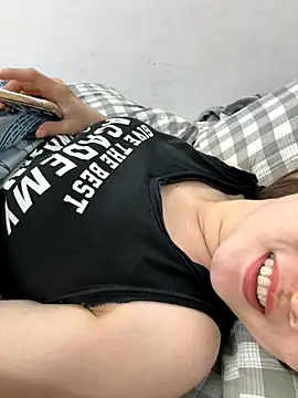 PhuongNhi21 online show from October 29, 2025, 1:35 pm