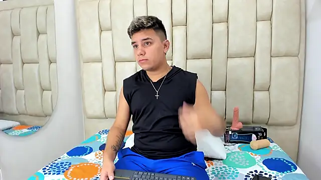 DavilANDkevin2 online show from November 14, 2025, 2:43 am