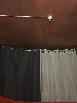 Ur latinahotpaprika online show from October 28, 2025, 4:31 pm