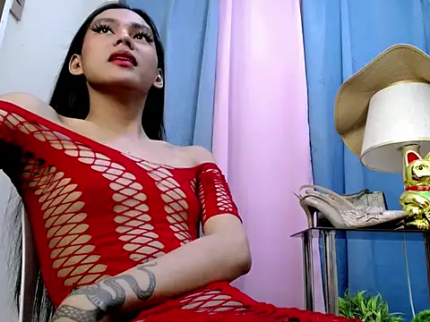 Ur latinahotpaprika online show from May 4, 2026, 1:40 pm