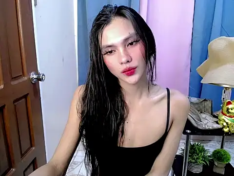 Ur latinahotpaprika online show from May 7, 2026, 2:33 pm