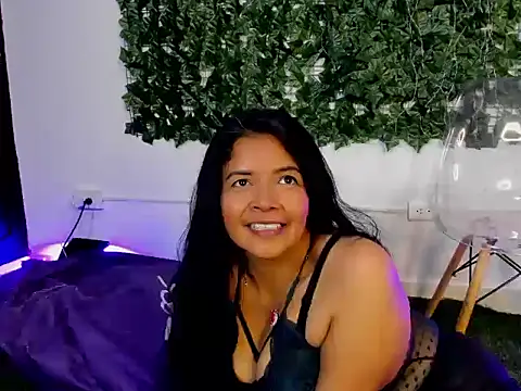 DianaOchoa  online show from April 12, 2026, 5:29 pm