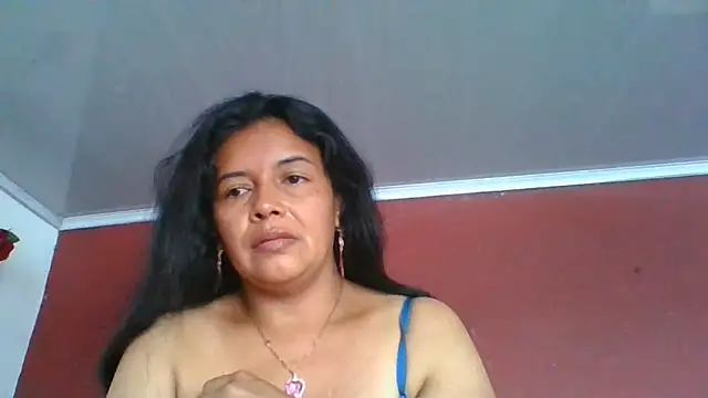 Snapshot of DianaOchoa_ chatting on June 19, 2026, 8:34 pm DianaOchoa online show from June 19, 2026, 8:34 pm
