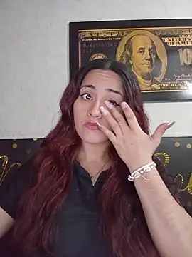 candy  fox  online show from December 5, 2025, 12:47 pm