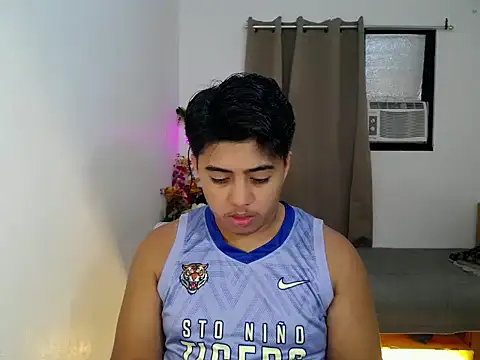 Hugecock2hundle intown online show from November 23, 2025, 9:20 am