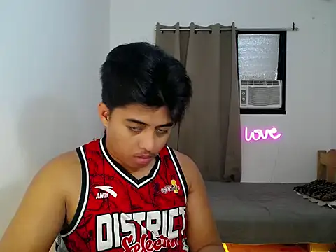 Hugecock2hundle intown online show from November 29, 2025, 2:53 pm