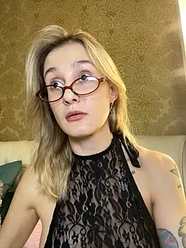 RosieBlossom online show from November 7, 2025, 8:31 pm