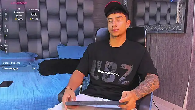 jaze bradley online show from November 7, 2025, 11:21 am