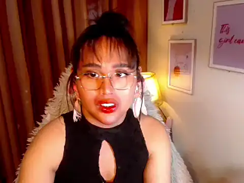 Snapshot of urmidnightcravingsxx chatting on April 9, 2026, 12:43 am urmidnightcravingsxx online show from April 9, 2026, 12:43 am