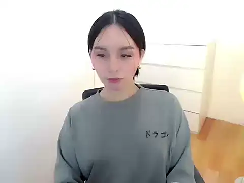 holly tabby online show from September 8, 2025, 8:08 pm