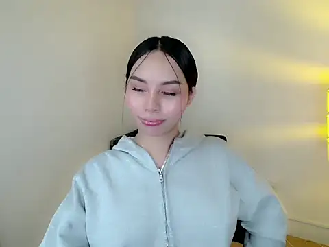 Snapshot of holly_tabby chatting on May 24, 2026, 7:52 pm holly tabby online show from May 24, 2026, 7:52 pm