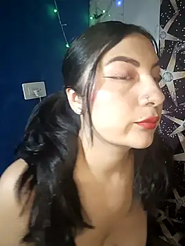 Snapshot of lunna_07 chatting on May 6, 2026, 5:18 pm lunna 07 online show from May 6, 2026, 5:18 pm