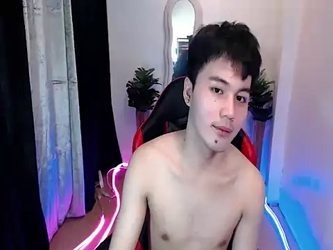 urasiantwink69 online show from September 28, 2025, 3:39 pm