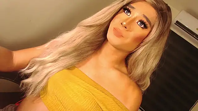 SissifyMeNow online show from October 25, 2025, 4:13 pm