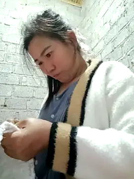 jienrrr online show from October 23, 2025, 1:21 pm