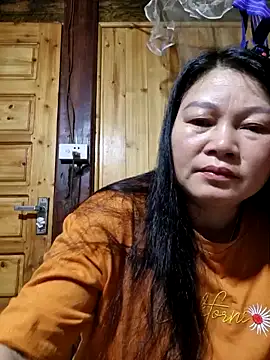 yoowwmr online show from October 28, 2025, 1:36 pm