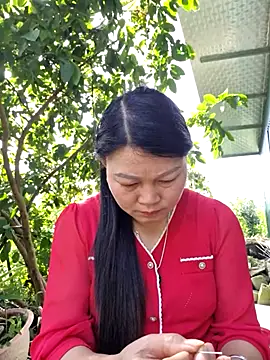 yoowwmr online show from October 30, 2025, 1:51 am