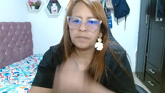 Snapshot of cristydirtyhot chatting on April 26, 2026, 10:24 am cristydirtyhot online show from April 26, 2026, 10:24 am