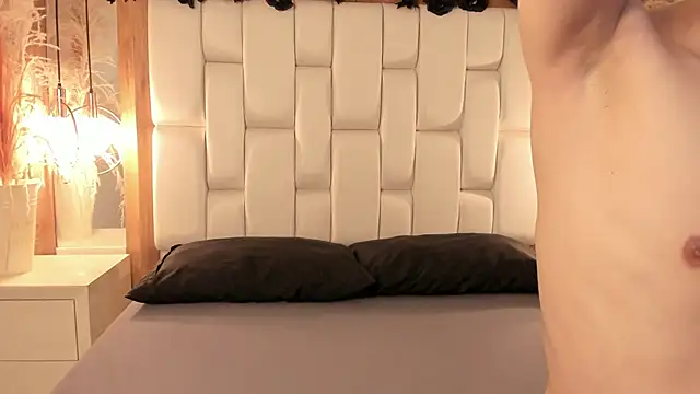 Daphne And Roger online show from November 10, 2025, 11:09 am