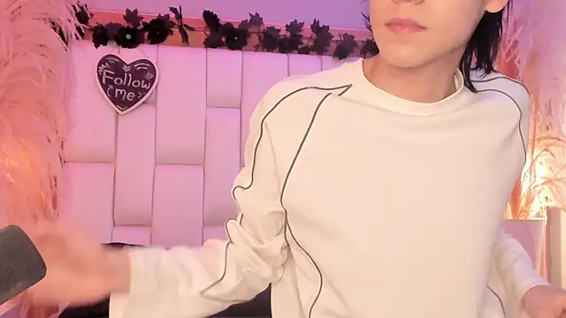 Daphne And Roger online show from April 11, 2026, 11:03 am