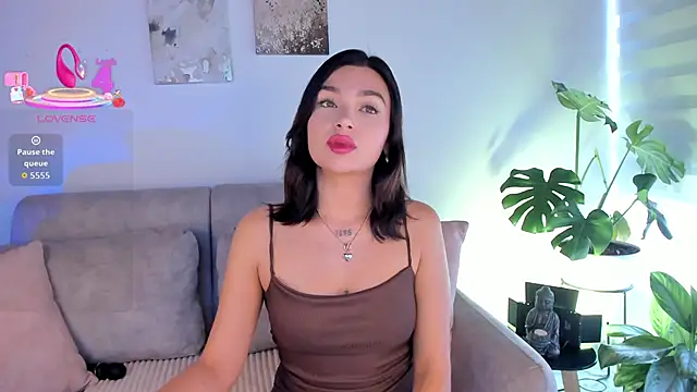 Estrer collins online show from November 4, 2025, 7:46 pm