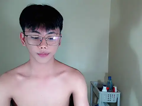 ynotyu online show from November 5, 2025, 1:55 pm