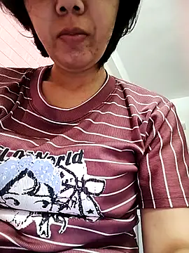 LuxiLuxi18x online show from November 11, 2025, 12:16 pm