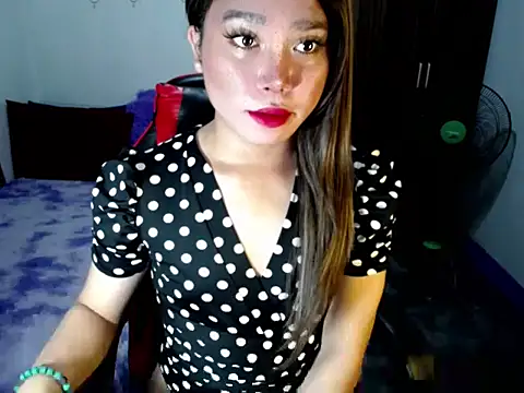 Urassiansweetcummer online show from November 2, 2025, 1:08 am