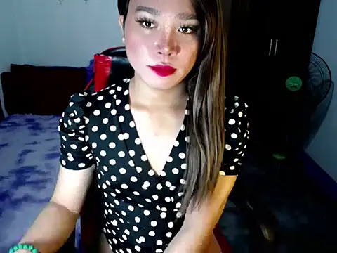 Urassiansweetcummer online show from November 9, 2025, 2:10 am