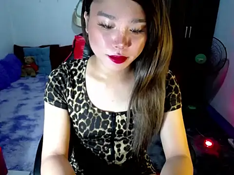 Urassiansweetcummer online show from March 15, 2026, 2:17 am