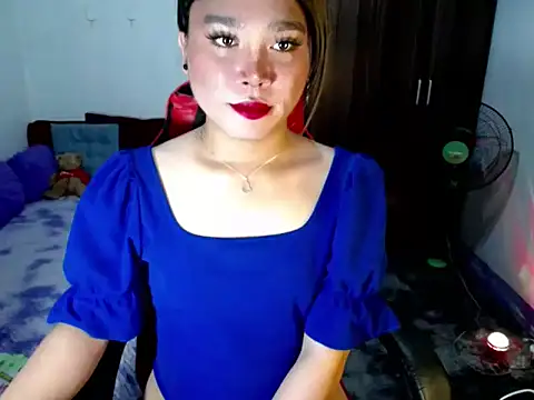 Urassiansweetcummer online show from April 10, 2026, 2:39 am